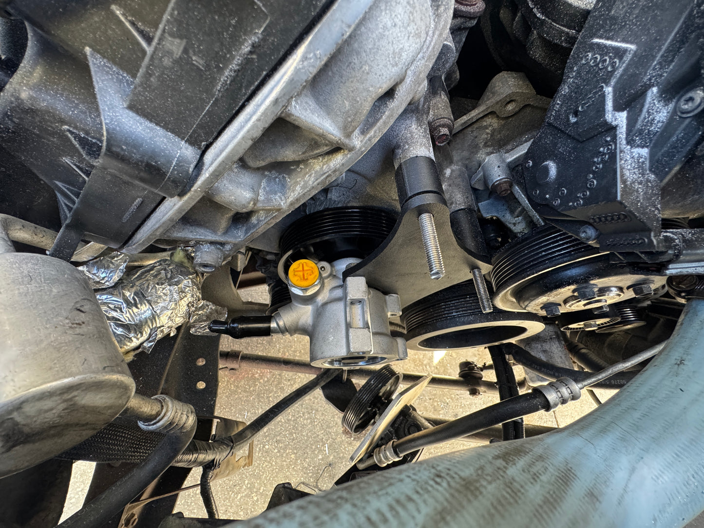 Coyote Swap Power Steering Pump Bracket For F-150 & Mustang Timing Covers