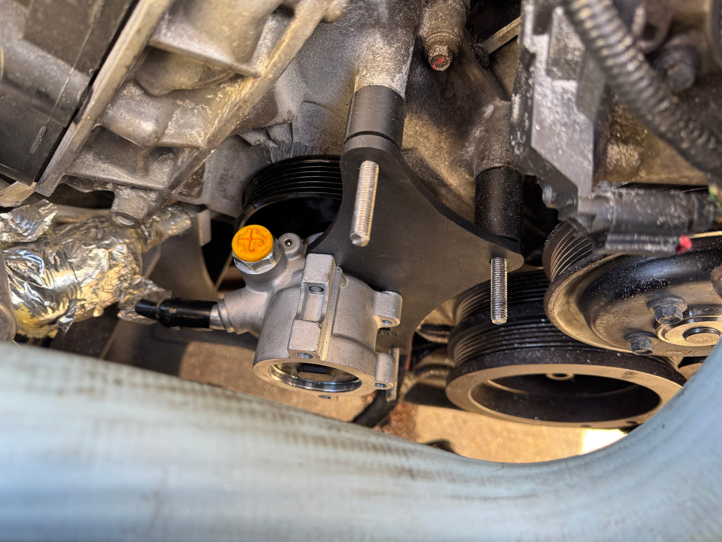 Coyote Swap Power Steering Pump Bracket For F-150 & Mustang Timing Covers